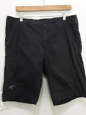 ARC'TERYX Black Cargo Short